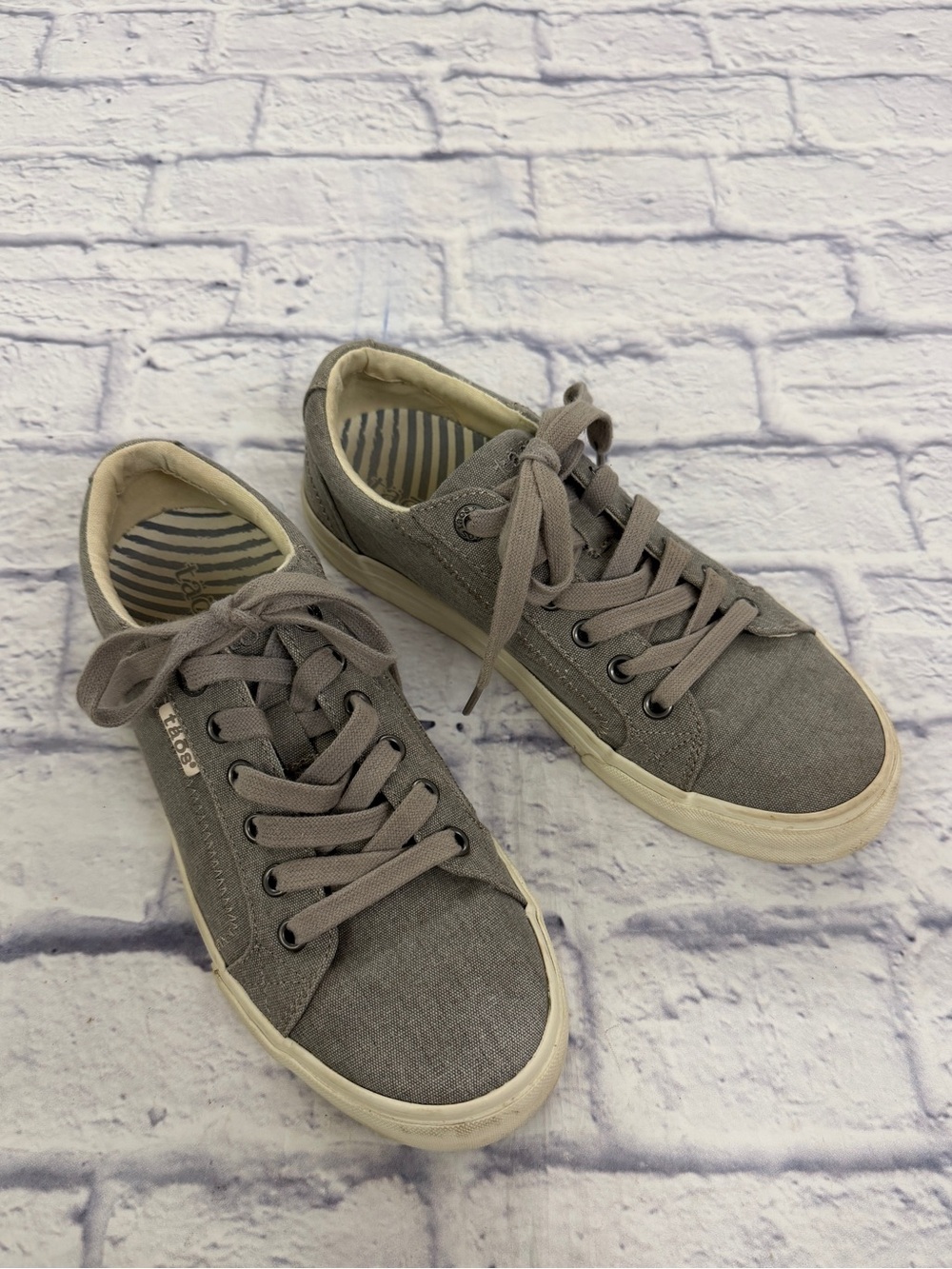 Taos Plim Soul Gray Canvas Sneakers ladies 7.5 Lace up